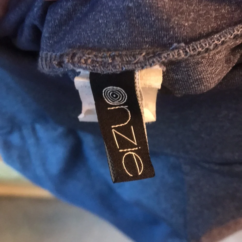 Onzie Slit Capri Leggings in Gray/Blue Color Size Extra Small